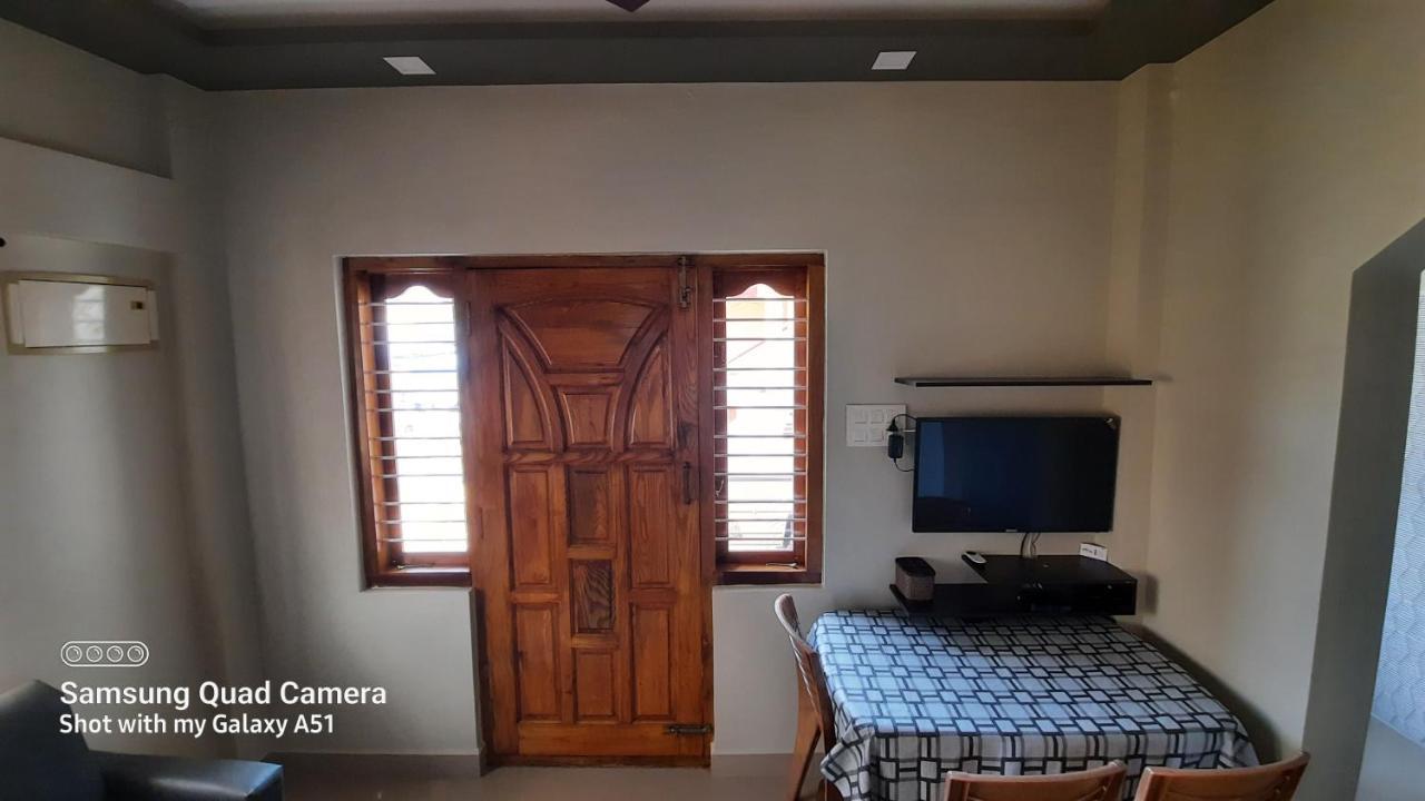 Varam Homestay Madikeri Esterno foto