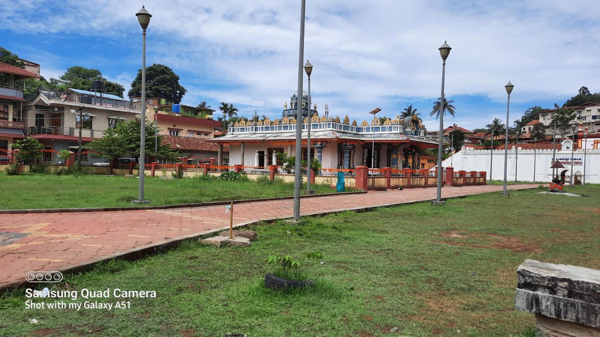 Varam Homestay Madikeri Esterno foto